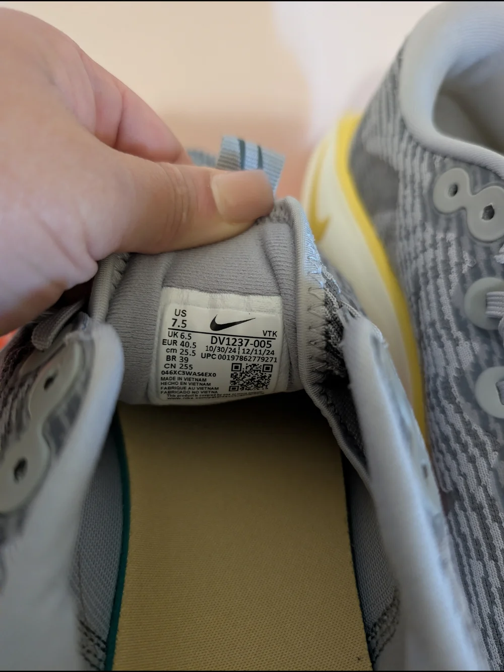 Nike Motiva LT smoke Grey UNISEX  Size Mens 7.5 Womens 9 BOX No Lid DV1237 005